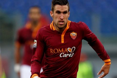 ROME, ITALY - JANUARY 12:  Kevin Strootman of AS Roma in action during the Serie A match between AS Roma and Genoa CFC at Stadio Olimpico on January 12, 2014 in Rome, Italy.  (Photo by Paolo Bruno/Getty Images)