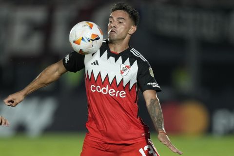 Claudio Echeverri of Argentina's River Plate plays the ball during a Copa Libertadores soccer match in Asuncion, Paraguay, Wednesday, April 24, 2024. (AP Photo/Jorge Saenz)