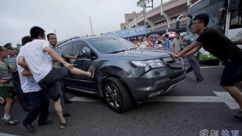 Καράτε Κιντ: Η επίθεση στον διαιτητή!