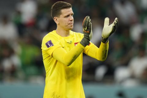 Poland's goalkeeper Wojciech Szczesny acknowledges the supporters after the World Cup group C soccer match between Poland and Saudi Arabia, at the Education City Stadium in Al Rayyan, Qatar, Saturday, Nov. 26, 2022. (AP Photo/Francisco Seco)