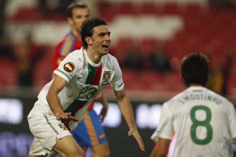 Portugal's Helder Postiga celebrates his goal against Spain during an international soccer friendly match at Luz stadium in Lisbon November 17, 2010. REUTERS/Rafael Marchante (PORTUGAL - Tags: SPORT SOCCER)