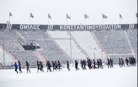 Φωτογραφίες και βίντεο από τη προπόνηση στην χιονισμένη Τούμπα 