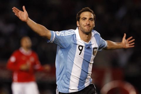 Argentine forward Gonzalo Higuain celebrates after scoring his team's first goal against Chile during a South America qualifying round of Brazil WC 2014 fotball match at the Monumental stadium in Buenos Aires, on October 7, 2011. AFP PHOTO / Maxi FAILLA (Photo credit should read Maxi Failla/AFP/Getty Images)