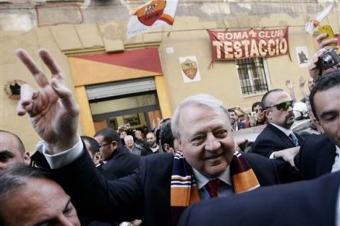 Boston businessman Thomas DiBenedetto greets fans as he leaves the AS Roma soccer team fan club, in Rome, Thursday, March 31, 2011. A group of American investors led by  DiBenedetto plans to sign a deal to buy three-time Italian champions Roma by mid-April. After days of extensive negotiations in Rome, a joint statement issued near midnight on Tuesday read, "The signature for the agreements is scheduled for within the next 20 days". DiBenedetto is also a partner in New England Sports Ventures, who own both the Boston Red Socks and English Premier League soccer club Liverpool F.C.  (AP Photo/Riccardo De Luca)