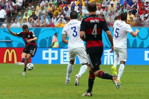 RECIFE, BRAZIL - JUNE 26: Thomas Mueller of Germany shoots and scores his team's first goal during the 2014 FIFA World Cup Brazil group G match between the United States and Germany at Arena Pernambuco on June 26, 2014 in Recife, Brazil.  (Photo by Martin Rose/Getty Images)