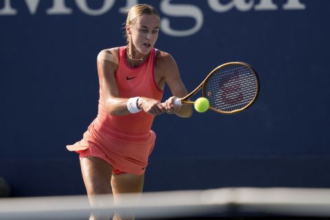 Anna Karolina Schmiedlova, of Slovakia, returns a shot to Clara Tauson, of Denmark, during the first round of the U.S. Open tennis championships, Tuesday, Aug. 27, 2024, in New York. (AP Photo/Matt Rourke)