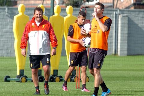  PICTURE BY CHRIS NEILL - 07930-353682 - STEVEN GERRARD HAD TO BE HELD BACK FROM CONFRONTING A CRAZED MEMBER OF THE PUBLIC TODAY DURING TRAINING.....THE INCIDENT TOOK PLACE AS ENGLAND CAPTAIN GERRARD WAS PRACTICING FREE KICKS WITH FELLOW PLAYER PHILPPE COUTINHO...THE UNAMED MALE CLIMBED THE WALL AT THE CLUBS MELWOOD TRAINING GROUND AND BEGAN SHOUTING ABUSE AT THE LIVERPOOL CAPTAIN......AT FIRST HE IGNORED THE ABUSE BUT WHEN IT GOT PERSONAL HE REACTED....THE MALE SHOUTED.....''I KNOW WHERE YOU LIVE YA PRICK....I''LL BURN YOUR FUCKIN HOUSE DOWN''.....LIVERPOOL ASSISTANT MANAGER COLIN PASCOE HELD GERRARD BACK AS HE WENT TO CONFRONT HIM....AT THAT POINT THE CLUB KIT MANAGER LEE RADCLIFFE RAN FROM THE FOOTBALL FIELD AND OUTSIDE THE TRAINING GROUND BUT AS HE DID THE MALE RODE OFF ON HIS BIKE BEFORE SHOUTING.....''I'LL KILL YOU AND YOUR FUCKING KIDS''.....