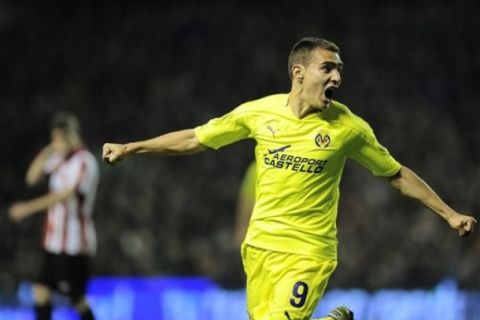 Villarreal's Marcos Ruben from Argentina celebrates after he scored against Athletic Bilbao during their Spanish La Liga soccer match at San Mames stadium in Bilbao northern,  Spain Sunday  March 20, 2011. (AP Photo/Alvaro Barrientos)