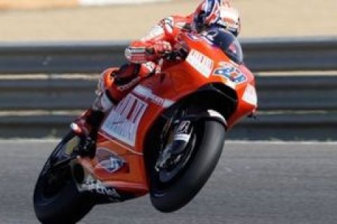 Ducati MotoGP rider Casey Stoner from Australia, accelerates out of a curve during the Portugal motorcycling Grand Prix Sunday, Oct. 4 2009, at the Estoril racetrack in Sintra, outside Lisbon. Stoner, who missed the last three races due to ilness, finished the race in second place. (AP Photo/Armando Franca)