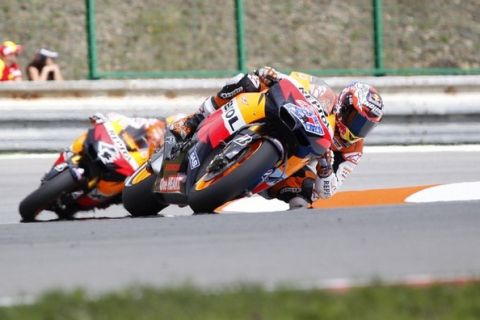 Honda MotoGP rider Casey Stoner (R) of Australia speeds up ahead of Honda MotoGP rider Andrea Dovizioso of Italy during the Czech Grand Prix in Brno August 14, 2011. REUTERS/Petr Josek (CZECH REPUBLIC - Tags: SPORT MOTOR RACING)