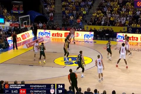 Φενέρμπαχτσε - Ολυμπιακός: Τρελό buzzer-beater τρίποντο από τον ΜακΚίσικ