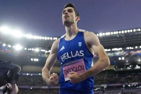 Miltiadis Tentoglou, of Greece, celebrates after winning the men's long jump final at the 2024 Summer Olympics, Tuesday, Aug. 6, 2024, in Saint-Denis, France. (AP Photo/Matthias Schrader)