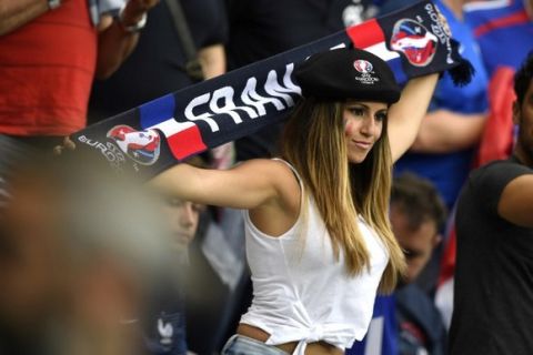 A France supporter holds up a team scarf as she waits for the start of the Euro 2016 group A football match between France and Romania at Stade de France, in Saint-Denis, north of Paris, on June 10, 2016.  / AFP PHOTO / MARTIN BUREAU