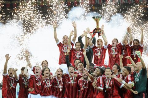 AC Milan players hold the Scudetto trophy after winning the Italian football Serie A title on May 14, 2011 at San Siro stadium Milan. AC Milan claimed their 18th Serie A title.   AFP PHOTO / OLIVIER MORIN (Photo credit should read OLIVIER MORIN/AFP/Getty Images)