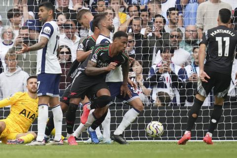 Arsenal's Gabriel celebrates after scoring the opening goal during the English Premier League soccer match between Tottenham Hotspur and Arsenal in London, Sunday, Sept. 15, 2024. (AP Photo/Kin Cheung)