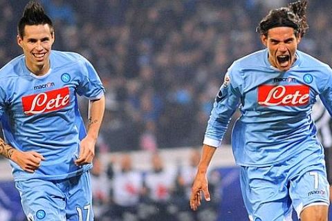 Edinson Cavani (R) of Napoli with Ezequiel Lavezzi (L) of Napoli jubilates after scoring during Serie A soccer match Napoli-Juventus at ''San Paolo'' stadium in Naples, 9 January 2011. ANSA/OLIMPO-PRIMA PAGINA