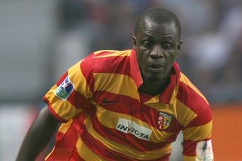 Lens' forward Gauthier Akale runs during their French L1 football match, 19 August 2007 at the Felix-Bollaert stadium in Lens. AFP PHOTO DENIS CHARLET