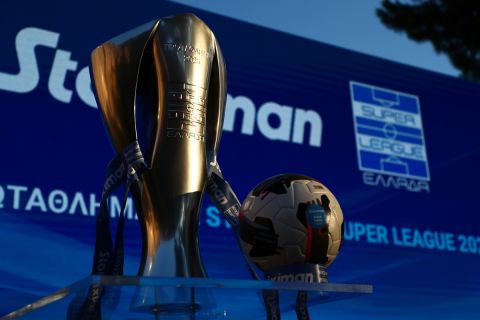 Το τρόπαιο της Stoiximan Super League για τη σεζόν 2024-25