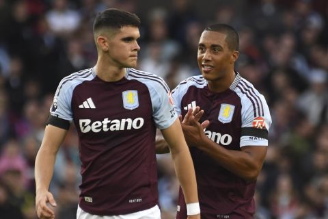 Aston Villa's Kosta Nedeljkovic, left, and Aston Villa's Youri Tielemans during the English Premier League soccer match between Aston Villa and Arsenal at Villa Park in Birmingham, England, Saturday, Aug. 24, 2024. (AP Photo/Rui Vieira)