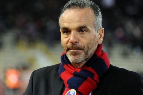 BOLOGNA, ITALY - FEBRUARY 26:Stefano Pioli head coach of Bologna FC looks on  during the Serie A match between Bologna FC and Udinese Calcio at Stadio Renato Dall'Ara on February 26, 2012 in Bologna, Italy.  (Photo by Mario Carlini / Iguana Press/Getty Images)