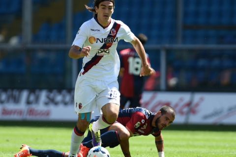 GENOA, ITALY - MAY 04:  Lazaros Christodoulopoulos (L) of Bologna FC in action against Stefano Sturaro of Genoa CFC during the Serie A match between Genoa CFC and Bologna FC at Stadio Luigi Ferraris on May 4, 2014 in Genoa, Italy.  (Photo by Valerio Pennicino/Getty Images)