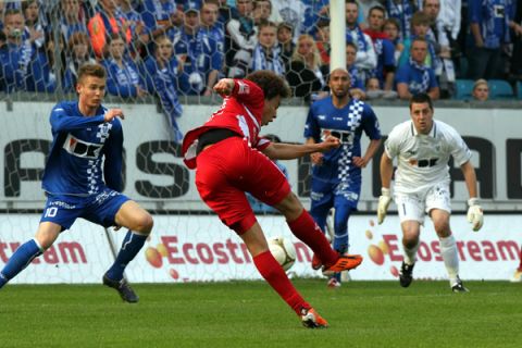 20110416 - GENT, BELGIUM: Standard's Axel Witsel celebrates during the Jupiler Pro League match between AA Gent and Standard de Liege, in Gent, Saturday 16 April 2011, on the 3rd day of the Play-off 1, of the Belgian soccer championship. BELGA PHOTO MICHEL KRAKOWSKI