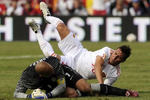 United States Tim Howard (L) and Spain's Santiago Cazoria in a  friendly match at the  Gilette Stadium on  June 4, 2011  in Foxboro, Massachusetts. AFP PHOTO / TIMOTHY A. CLARY (Photo credit should read JOE SKIPPER/AFP/Getty Images)