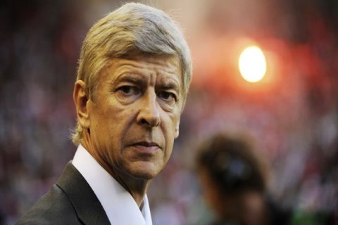 Arsenal coach Arsene Wenger looks on prior to their Champions League third round first leg soccer match against FC Twente at the Gelredome stadium in Arnhem, eastern Netherlands, Wednesday, Aug. 13, 2008. (AP Photo/Ermindo Armino)