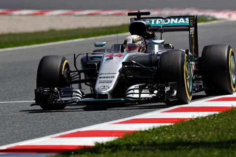 MONTMELO, SPAIN - MAY 14: Lewis Hamilton of Great Britain driving the (44) Mercedes AMG Petronas F1 Team Mercedes F1 WO7 Mercedes PU106C Hybrid turbo on track during qualifying for the Spanish Formula One Grand Prix at Circuit de Catalunya on May 14, 2016 in Montmelo, Spain.  (Photo by Clive Mason/Getty Images)