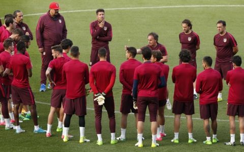 Atletico de Madrid head coach Diego Pablo Simeone, up center, gestures during a training session ahead of Wednesday's Champions League semifinal, 2nd leg soccer match between Atletico de Madrid and Real Madrid, in Madrid, Spain, Tuesday, May 9, 2017 . (AP Photo/Daniel Ochoa de Olza)