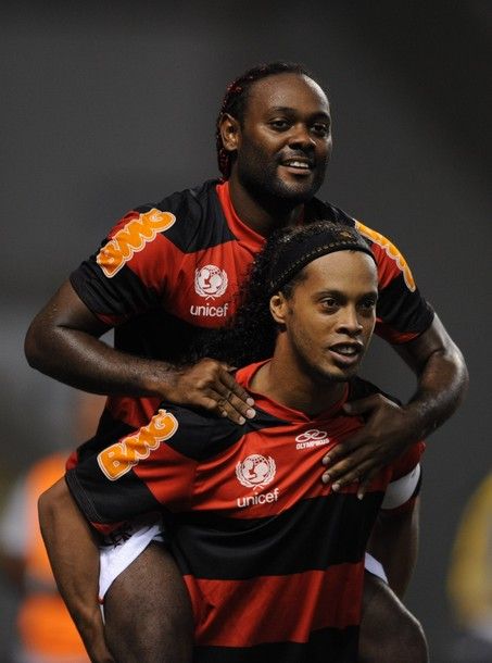 Flamengo's Wagner Love is carried by teammate Ronaldinho Gaucho celebrating a goal against Emelec during their Libertador Cup match on March 8, 2012 at the Olympic stadium in Rio de Janeiro, Brazil.   AFP PHOTO  ANTONIO SCORZA (Photo credit should read ANTONIO SCORZA/AFP/Getty Images)