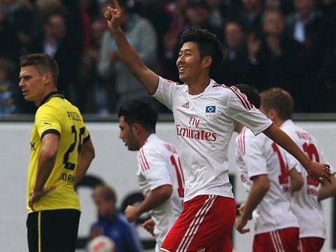 HAMBURG, GERMANY - SEPTEMBER 22: Heung Min Son of Hamburg celebrates after scoring his team's first goal during the Bundesliga match between Hamburger SV and Borussia Dortmund at Imtech Arena on September 22, 2012 in Hamburg, Germany.  (Photo by Joern Pollex/Bongarts/Getty Images)