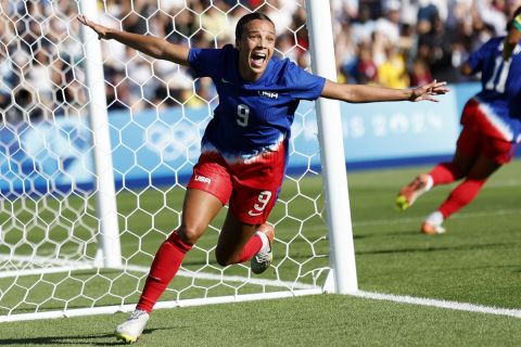 Mallory Swanson of the United States celebrates after scoring the opening goal during the women's soccer gold medal match between Brazil and the United States at the Parc des Princes during the 2024 Summer Olympics, Saturday, Aug. 10, 2024, in Paris, France. (AP Photo/Aurelien Morissard)