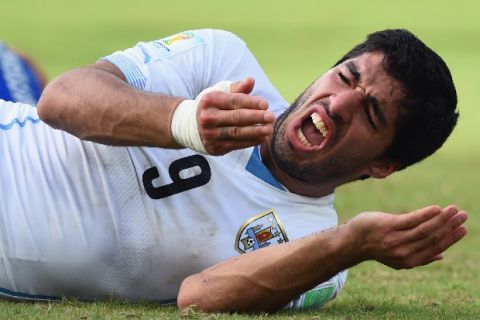 NATAL, BRAZIL - JUNE 24:  Luis Suarez of Uruguay reacts during the 2014 FIFA World Cup Brazil Group D match between Italy and Uruguay at Estadio das Dunas on June 24, 2014 in Natal, Brazil.  (Photo by Matthias Hangst/Getty Images)