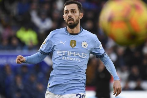 Manchester City's Bernardo Silva kicks the ball during the English Premier League soccer match between Leicester City and Manchester City at King Power stadium in Leicester, England, Sunday, Dec. 29, 2024. (AP Photo/Rui Vieira)