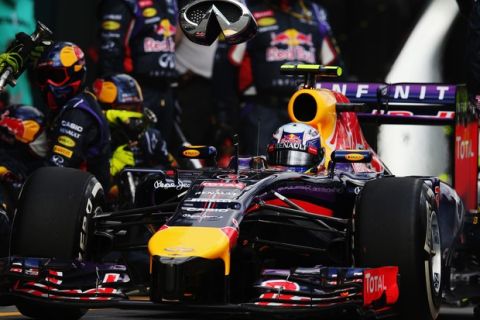 MELBOURNE, AUSTRALIA - MARCH 16:  Daniel Ricciardo of Australia and Infiniti Red Bull Racing drives in for a pitstop during the Australian Formula One Grand Prix at Albert Park on March 16, 2014 in Melbourne, Australia.  (Photo by Mark Thompson/Getty Images) *** Local Caption *** Daniel Ricciardo