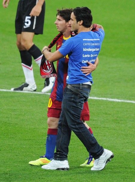 LONDON, ENGLAND - MAY 28:  Lionel Messi of FC Barcelona (L) is accosted by a pitch invader during the UEFA Champions League final between FC Barcelona and Manchester United FC at Wembley Stadium on May 28, 2011 in London, England.  (Photo by Michael Regan/Getty Images)