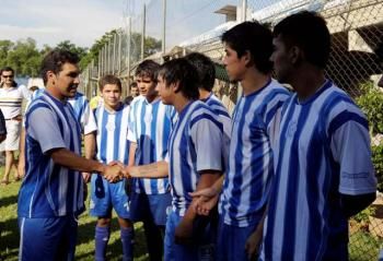 Το ντεμπούτο του Καμπάνιας με τη σφαίρα στο κεφάλι του!