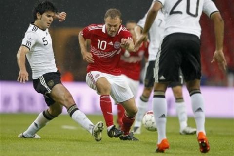 Denmark's Dennis Rommedahl, centre, and Germany's Serdar Tasci, during their friendly international soccer match, in Parken, Copenhagen, Wednesday, Aug. 11, 2010. (AP Photo/Polfoto, Lars Poulsen)  **  DENMARK OUT  **