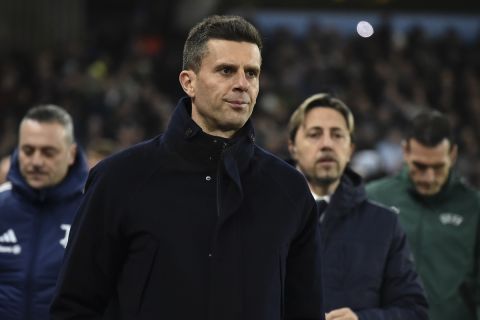 Juventus' head coach Thiago Motta walks onto the pitch before the Champions League opening phase soccer match between Astin Villa and Juventus at Villa Park in Birmingham, England, Wednesday, Nov. 27, 2024.(AP Photo/Rui Vieira)