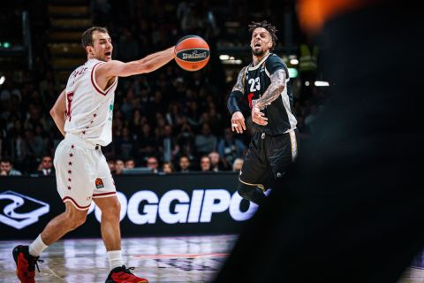 Βίρτους - Αρμάνι 89-84: Οι βετεράνοι Χάκετ και Μπελινέλι καθάρισαν το ιταλικό ντέρμπι στο φινάλε της EuroLeague