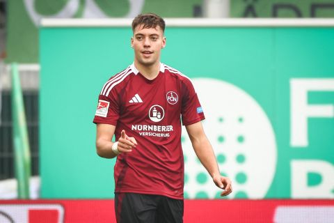 20 October 2024, Bavaria, Frth: Soccer: Bundesliga 2, SpVgg Greuther Frth - 1. FC Nrnberg, Matchday 9 at Sportpark Ronhof Thomas Sommer. Nuremberg's Stefanos Tzimas celebrates his goal to make it 3:0. Photo: Daniel Karmann/dpa - IMPORTANT NOTE: In accordance with the regulations of the DFL German Football League and the DFB German Football Association, it is prohibited to utilize or have utilized photographs taken in the stadium and/or of the match in the form of sequential images and/or video-like photo series. (Photo by DANIEL KARMANN / DPA / dpa Picture-Alliance via AFP)