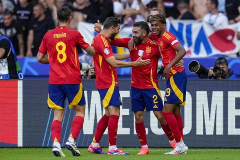 Spain's Dani Carvajal, second right, celebrates with teammates after scoring his side's third goal during a Group B match between Spain and Croatia at the Euro 2024 soccer tournament in Berlin, Germany, Saturday, June 15, 2024. (AP Photo/Manu Fernandez)