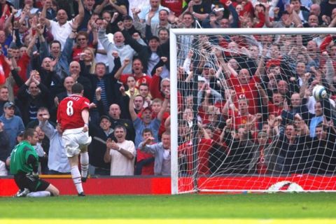 Manchester United's Wayne Rooney celebrates his 'wonder' goal