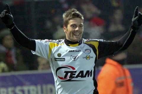 20101203 - LOKEREN, BELGIUM: Lokeren's Benjamin De Ceulaer celebrates as he scored the 1-0 during the Jupiler Pro League match between Lokeren and Standard, in Lokeren, Friday 03 December 2010, on the eightteenth day of the Belgian soccer championship. 
BELGA PHOTO MICHEL KRAKOWSKI