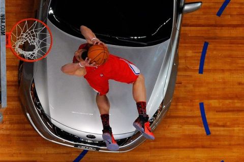 LOS ANGELES, CA - FEBRUARY 19:  Blake Griffin #32 of the Los Angeles Clippers dunks the ball over a car in the final round of the Sprite Slam Dunk Contest apart of NBA All-Star Saturday Night at Staples Center on February 19, 2011 in Los Angeles, California. NOTE TO USER: User expressly acknowledges and agrees that, by downloading and or using this photograph, User is consenting to the terms and conditions of the Getty Images License Agreement.  (Photo by Kevork Djansezian/Getty Images)