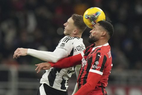 Juventus' Teun Koopmeiners, left, and AC Milan's Ruben Loftus-Cheek jump for the ball during the Serie A soccer match between AC Milan and Juventus at the San Siro stadium in Milan, Italy, Saturday, Nov. 23, 2024. (AP Photo/Antonio Calanni)