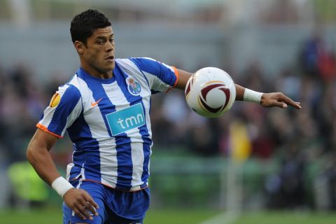 FC Porto's Brazilian forward Hulk controls the ball during the UEFA Europa League final football match FC Porto vs SC Braga on May 18, 2011 the Aviva Stadium in Dublin.     AFP PHOTO/ FRANCISCO LEONG (Photo credit should read FRANCISCO LEONG/AFP/Getty Images)