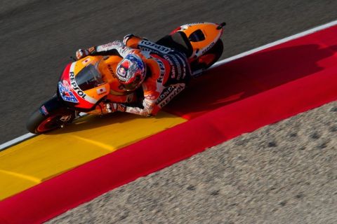 ALCANIZ, SPAIN - SEPTEMBER 17:  Casey Stoner of Australia and Repsol Honda Team rounds the bend during  the qualifying practice of the MotoGP of Spain at Motorland Aragon Circuit on September 17, 2011 in Alcaniz, Spain.  (Photo by Mirco Lazzari gp/Getty Images)