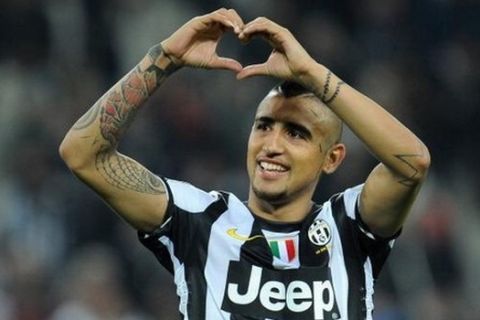 TURIN, ITALY - APRIL 21:  Arturo Vidal of Juventus FC celebrates victory at the end of the Serie A match Juventus FC v AC Milan at Juventus Arena on April 21, 2013 in Turin, Italy.  (Photo by Valerio Pennicino/Getty Images)